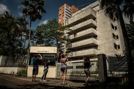 Cae el edificio mónaco, símbolo del narcotráfico en medellín. Medellin Busca Superar La Sombra De Pablo Escobar The New York Times