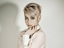 The short spikes of the top create a modern feminine look of the owner. Short Hairstyles For Fat Faces Design Press