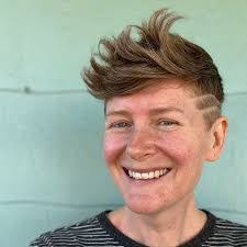 Linda Raphael's Instagram, Twitter & Facebook