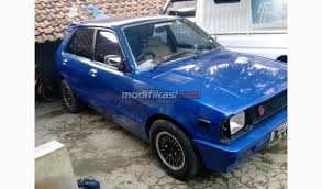 Maklum blm bisa beli mobil muda :p jadinya beli yang seadanya duit saja. Daihatsu Charade Tahun 1982