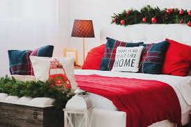 We're sharing our favorite easy diy we're sharing our favorite easy christmas decoration tips, tricks, and hacks that we use to decorate don't forget your bathroom! How To Decorate Your Bedroom For Christmas Ltd Commodities