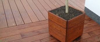 In der kategorie pflanzgefäße und pflanzkübel finden sie schicke produkte aus robusten materialien wie kunststoff, keramik oder terracotta. Pflanzkubel Aus Holz Selber Bauen Anleitung In 6 Schritten 4 Varianten Hausbau In Bomschtown