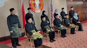 Sejurus perlantikan majlis angkat sumpah dan menandatangani surat sumpah ahli majlis mesyuarat kerajaan negeri (exco) kedah yang berlangsung di balai penghadapan istana anak bukit, alor setar. Sedaka Sejahtera Hot Inilah Barisan Exco Baharu Kerajaan Negeri Kedah Lantikan 30 Wanita Dicapai Ada Video