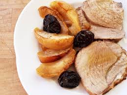 Un arrosto speciale ideale per i pranzi domenicali in famiglia o per le festività in arrivo. Arrosto Di Maiale Con Prugne E Mele Ricette Al Volo