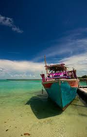 The Rasta Boat Caye Caulker Belize Which City To Travel Belize Travel Weather In Belize Belize Beach