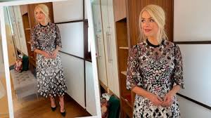 Holly willoughby almost flashed a little more than she bargained for after she suffered a wardrobe mishap on this morning. What Holly Wore This Week This Morning
