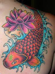 El diseño de la flor de loto luce con gran belleza en varias partes del cuerpo, destacando. 101 Tatuajes De Pez Koi Con Flor De Loto Dekois 2021
