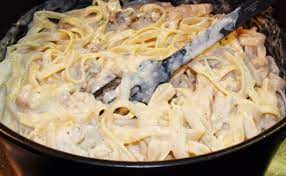 أسهل طريقة لعمل مكرونة فوتشيني الفريدو بالفراخ والمقادير والخطوات