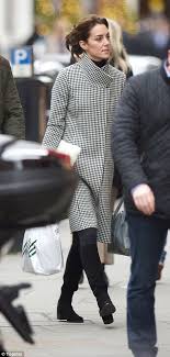 Kate Middleton Does Some Christmas Shopping At Peter Jones Department Store Daily Mail Online