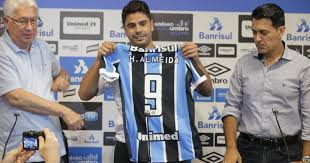 Como o Grêmio aplicou um "chapéu" no Inter para contratar Henrique Almeida 