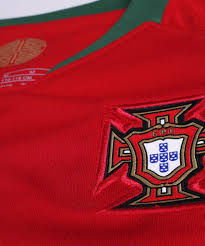 A federação portuguesa de futebol apresentou os novos equipamentos da seleção nacional.… • подпишитесь на него/нее, что. Equipamentos Oficiais