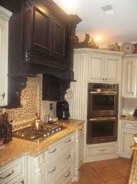 Love The Corner Double Oven With Cabinets That Don T Go To The Ceiling Kitchen Appliances Layout Double Oven Kitchen Remodel Design