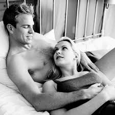 Il est radin avec moi. Amour Il A Dix Ans De Moins Et J Aime Ca Elle