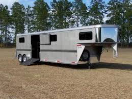 Our 4 horse gooseneck trailer for sale comes standard with pressure treated 2x8 pine boards. 2020 Bee Trailers 4 Horse Gooseneck Head To Head Tropic Trailers