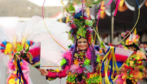 Kemeriahan malam itu menampilan berbagai atraksi yang mengusung tema masquerade atau topeng yang sangat menukau ribuan penonton yang datang membanjiri sepanjang rute carnaval yang dilalui. Menteri Arief Sebut Jember Fashion Carnival 2018 Pakai Dana Apbn Bisnis Tempo Co