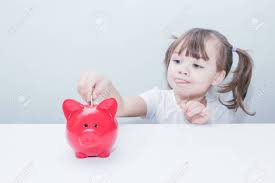 Bankdips sind eine einfache übung mit dem eigenen körpergewicht, um den trizeps intensiv auszubelasten. Child Girl Dips A Coin In A Red Piggy Bank Standing On The Table Lizenzfreie Fotos Bilder Und Stock Fotografie Image 144378661