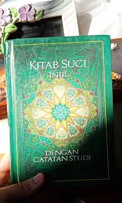 Kitab suci agama kristen protestan adalah alkitab, yang terdiri dari 66 kitab (39 kitab perjanjian lama dan 27 kitab perjanjian baru). Alkitab Kitab Suci Injil Catatan Studi Bahasa Sehari Hari Buku Agama Kristen Buku Alat Tulis Buku Di Carousell
