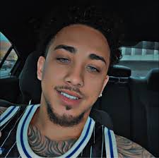 Seattle streets with Rapper/Producer T Fly. How would you stay safe out  here? #viral #rap #rapper #rap #interview