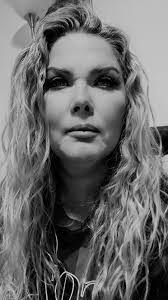 Sandra Burak's Instagram, Twitter & Facebook