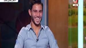 موقف غير متوقع من زوجة حمدي فتحي أثناء رقصها معه تداول رواد مواقع التواصل الاجتماعي موقفًا طريفًا من زوجة لاعب النادي الأهلي حمدي فتحي أثناء رقصها معه في حفل زفافهما على أنغام أغنية رامي صبري. Ø­Ù…Ø¯Ù‰ ÙØªØ­Ù‰ ÙˆØ§Ù†Ø§ ØµØºÙŠØ± Ø§ØªØ­Ø¯ÙŠØª Ø®Ø§Ù„Ù‰ Ø§Ù†Ù‰ Ø­Ù„Ø¹Ø¨ ÙÙ‰ Ø§Ù„Ø§Ù‡Ù„Ù‰ ÙˆØ§Ù„Ø±Ø§Ù‡Ù† Ø¹Ù„Ù‰ Ø¹Ø±Ø¨ÙŠÙ‡ Ù‡Ù‰ ÙÙŠÙ† Ø¨Ù‚Ù‰ Youtube