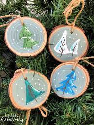 Line your wood slices from smallest to biggest. Whimsical Wood Slice Christmas Ornaments Just A Little Creativity