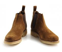 Casual ou élégant, les chaussures homme règnent en maître comme touche finale d'une tenue masculine et soignée. Grenson Hayden Snuff Suede Chelsea Boot Crepe Sole Chelsea Boots Suede Chelsea Boots Boots