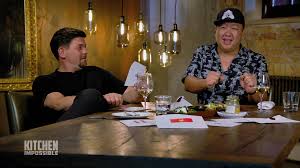 In seiner kochsendung reist fernsehkoch tim mälzer nicht nur um die welt. Kitchen Impossible The Duc Ngo Bezwingt Tim Malzer Im Duell Um Die Koch Ehre