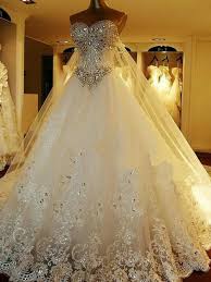 Hallo, ich verkaufe mein brautkleid im prinzessinen look. Duchesse Linie Herzausschnitt Hof Schleppe Armellos Tull Brautkleid Mi Lucky Dressy