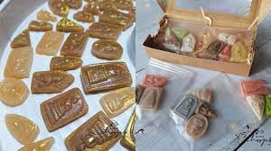 คืบหน้ากรณี 'อาลัวพระเครื่อง' ขนมจากเพจเฟซบุ๊ก มาดามชุบ ซึ่งทำขนมไทยได้ประณีตและน่ารับประทาน ผุดไอเดียประยุกต์การปั้น. C8cxgjkcu26ytm