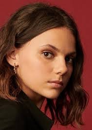 Cassandra Main's Instagram, Twitter & Facebook