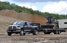A fifth wheel trailer attaches to a pickup using a hinged plate hitch. Truck With Geoseneck Hitches Trailer Hitch Installation Hitched Gooseneck