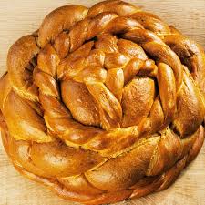 Cand se intampla decesul, familia trebuie sa anunte preotul parohiei din care decedatul face parte, solicitand slujitorului bisericesc toate informatiile necesare. Parastas De 40 Zile Pomana De 40 Zile Servicii Funerare Condolio