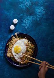 Hakka Noodles With Sunny Side Up Food Photography Wine Recipes Cooking Magazines