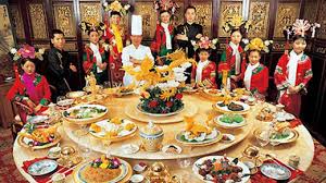 Tahun baru cina melambangkan permulaan, titik permulaan dalam nasib dan kehidupan. Adab Makan Kaum Cina