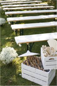 Super Dieses Dekorationskonzept Sticht Vor Allem Durch Die Blumen Hervor Sie Nehmen Fast Das Ganze Farbspektrum Auf Und Sind Noch Dazu Uppig Und Wild Gemi Hochzeit Garten Dekoration Hochzeit Hochzeit Wald