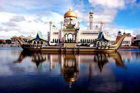 It achieved independence in 1984, having been a british protectorate since 1888. Brunei Darussalam
