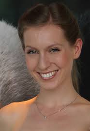 Jennifer Kerner's Instagram, Twitter & Facebook