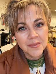 Good morning, lovers! 😍 You know those mornings when your bed is  waaaayyyyt too warm and comfy, and the thought of getting up feels like a  personal attack? Yeah… that was me