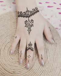Pin By Eboni King On Tattoo Models Tattoo Modelle Henna Tattoo Designs Simple Simple Henna Tattoo Henna Tattoo Hand