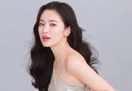 She gained international popularity through her leading roles in television dramas autumn in my heart (2000). Song Hye Kyo Enrols Into New York Art School The Independent Singapore News