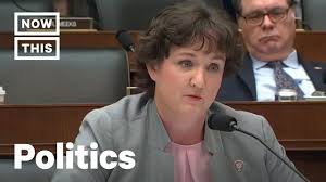 Freshman Lawmaker Rep Katie Porter Challenges Big Bank Ceo Jamie Dimon By Showing Him Math Nowthis News Https New Twitter Money In Politics Challenges