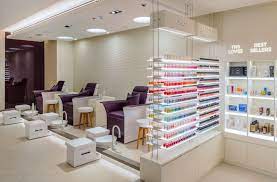 Gdm Interiors Le Da Una Elegancia Discreta A The Nail Spa En Dubai Marina Design Middle In 2021 Small Space Interior Design Spa Interior Design Salon Interior Design