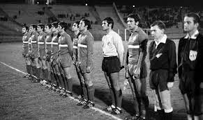 Campus france hongrie, budapest (budapest, hungary). 12 Fevrier 1969 Le Jour Ou L Equipe De France De Foot Joua Avec Le Maillot De L Ol L Ambidextre