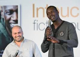 Abdel Sellou A Cote De Driss Omar Sy Qui Joue Son Personnage Dans Le Film