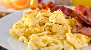 Mettete le uova alla benedict su una fetta di pane tostato e accompagnatele con bacon, asparagi o salmone affumicato. Per La Colazione All Americana Non Solo Pancakes 8 Ricette Made In Usa