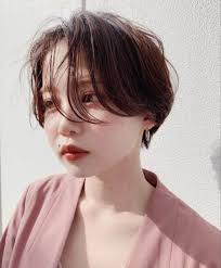 丸顔に似合うショートヘアスタイル 髪型 前髪あり 前髪なし 黒髪 ストレート パーマ lala magazine ララマガジン 韓国のショートヘア ベリーショートヘア ハンサムショート
