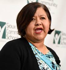 Alarcon-Flory officially announces move to Arkansas due to Tyson closure