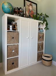 New Again An Ikea Kallax Hack Or How To Add Sliding Doors To Any Bookshelf Deeplysouthernhome Diy Schrankturen Ikea Ideen Wurfelregal