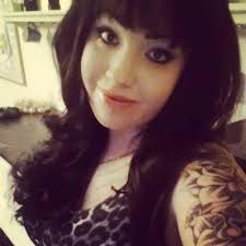 Nya tatueraren Sandra vill sätta färg på sina kunder