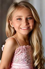 BTS magic ✨ Cassie & Tess step in front of the camera for their very first  official photoshoot as Miss America & Miss America's Teen! 👑 Photography:  @carlosvelezstudios Glam: @victoriadukebeauty Wardrobe: @henriscloud9